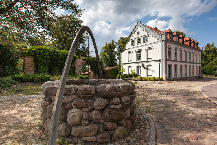 Foto auf Leinwand - Ribnitz-Damgarten Kloster Brunnen